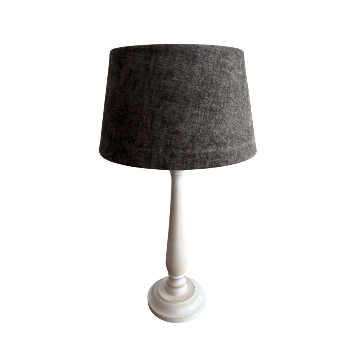 Een tijdloze lampenvoet in wit, perfect voor een moderne inrichting. Laat elke lamp stralen in jouw interieur.