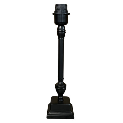 Strakke zwarte lampenvoet van 34 cm hoogte. Perfect voor het creëren van een eigentijdse sfeer in jouw interieur.