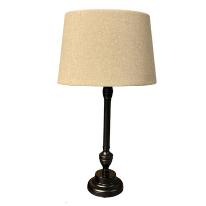 Deze zwarte lampenvoet heeft een moderne uitstraling en past perfect in elke interieurstijl. Een echte eyecatcher.