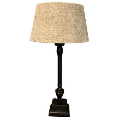 Zet een statement neer met deze zwarte lampenvoet van 34 cm.