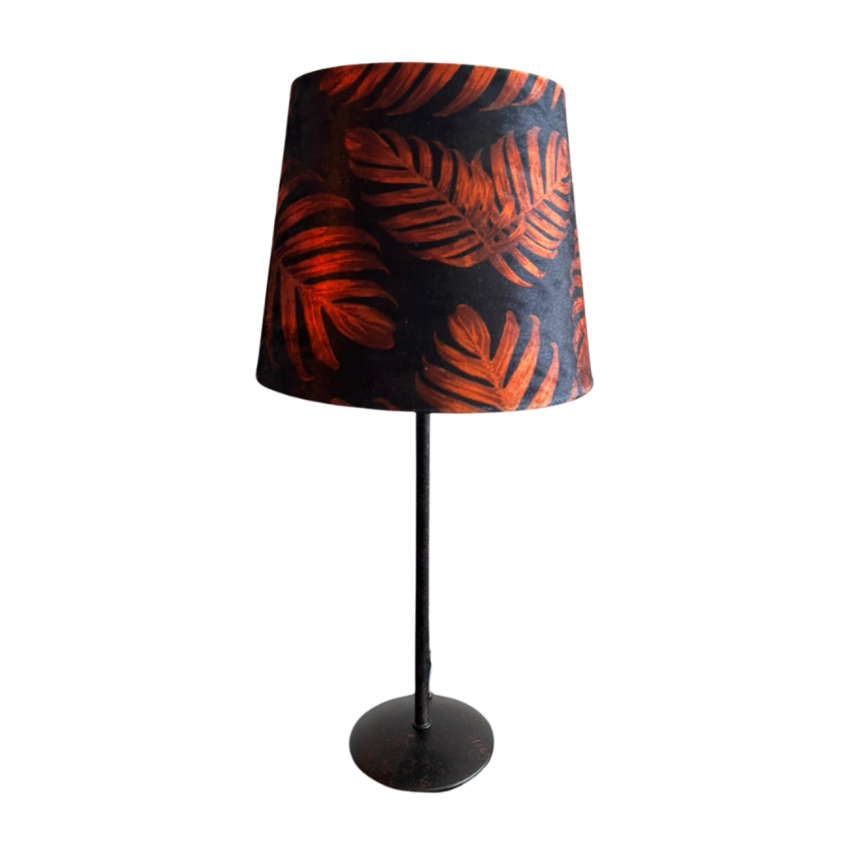 Deze moderne lampenvoet in zwart geeft een eigentijdse uitstraling aan je interieur. Perfect voor elke stijlvolle ruimte.