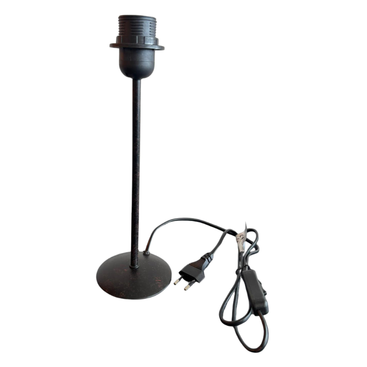 Detailopname van de moderne zwarte lampenvoet van 29 cm. Perfect voor het creëren van een eigentijdse sfeer in huis.