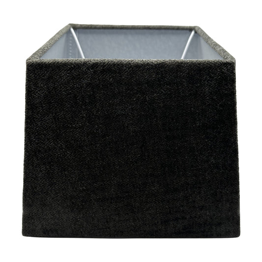 Deze antraciete lampenkap van wol voegt een modern accent toe aan je interieur. Perfect voor een minimalistische uitstraling.