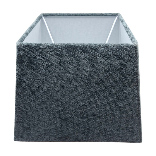 Minimalistische grijze lampenkap van wol brengt een moderne uitstraling in jouw interieur. Perfect voor een warme sfeer.