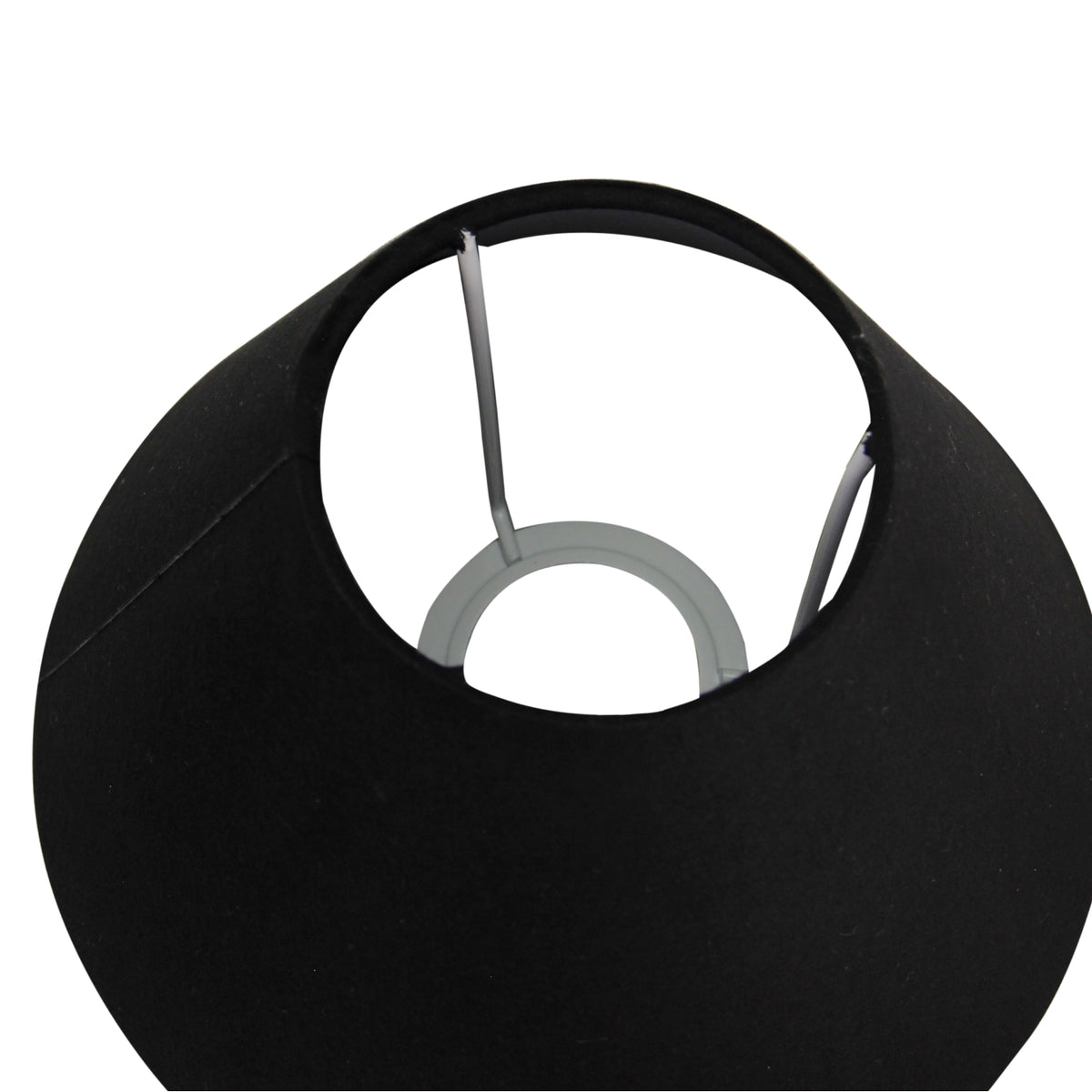 Deze zwarte lampenkap van katoen voegt een moderne touch toe aan je interieur. Perfect voor een minimalistische uitstraling.