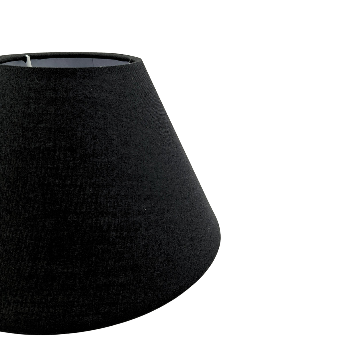 Minimalistische zwarte lampenkap van katoen voor een moderne uitstraling.