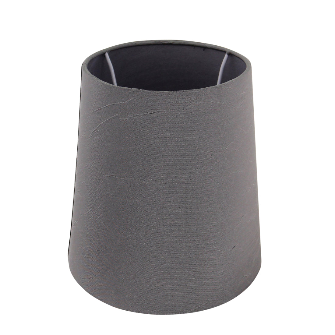 Details van de antracieten lampenkap Oval stralen tijdloze elegantie uit. Perfect voor een sfeervolle verlichting in huis.