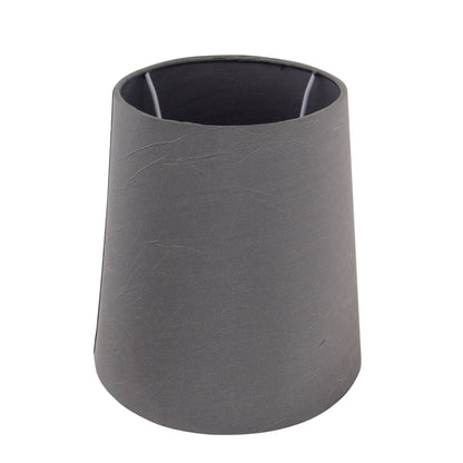 Details van de antracieten lampenkap Oval stralen tijdloze elegantie uit. Perfect voor een sfeervolle verlichting in huis.