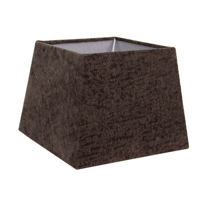 De antracietkleurige lampenkap Quadrato voegt een moderne touch toe aan je interieur. Perfect voor sfeervolle verlichting.