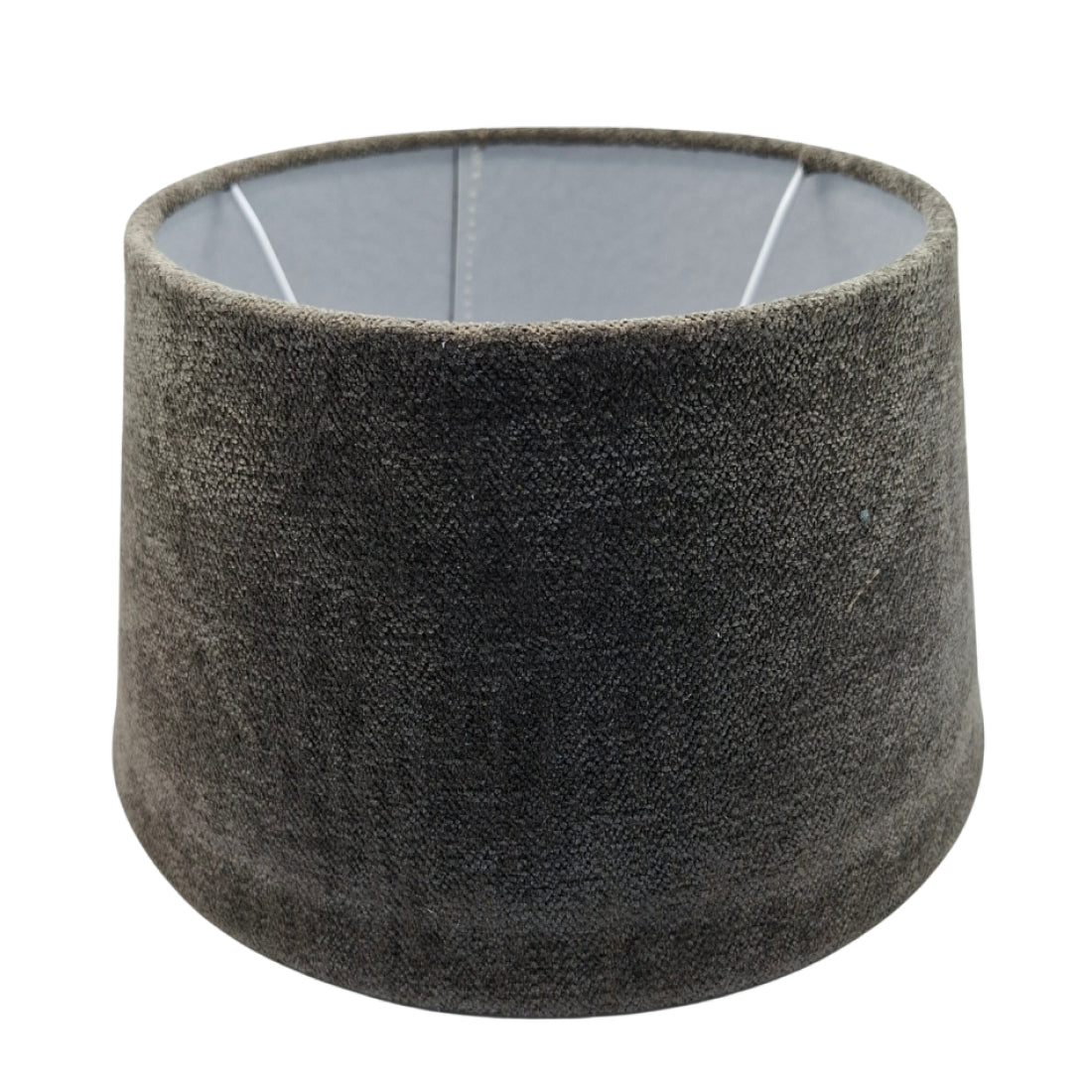 Deze antraciete lampenkap voegt een moderne touch toe aan je interieur. Perfect voor sfeervolle verlichting in elke kamer.