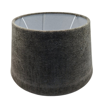 Deze antraciete lampenkap voegt een moderne touch toe aan je interieur. Perfect voor sfeervolle verlichting in elke kamer.