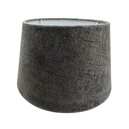 Moderne antracietkleurige lampenkap in een stijlvolle drumvorm. Perfect voor het creëren van een eigentijdse sfeer in huis.