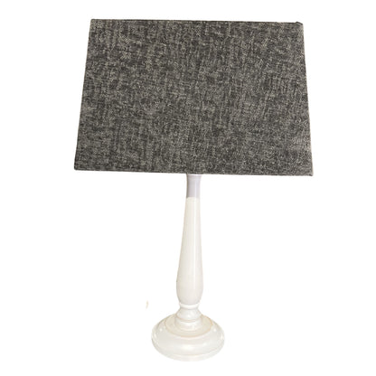Een antracietkleurige lampenkap die tijdloze elegantie uitstraalt. Perfect voor sfeervolle verlichting in elke ruimte.