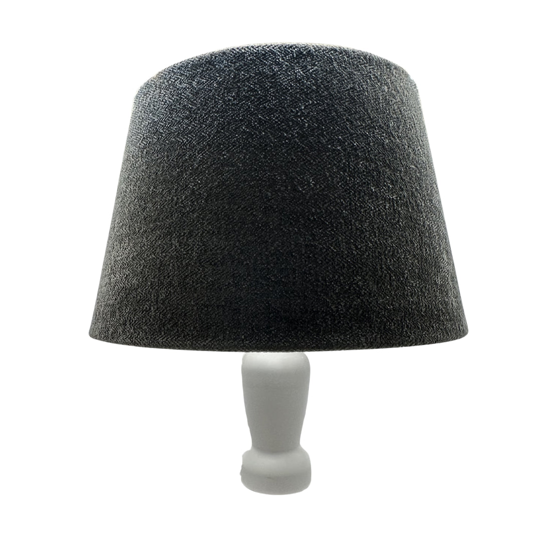 De antraciete lampenkap Drum brengt een moderne uitstraling in je interieur.