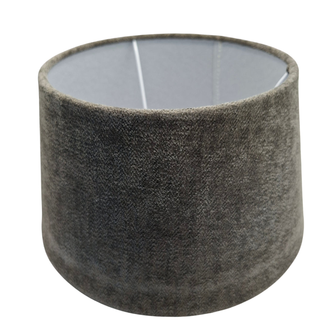 De antracieten lampenkap Drum voegt een moderne touch toe aan je interieur. Perfect voor een sfeervolle verlichting.