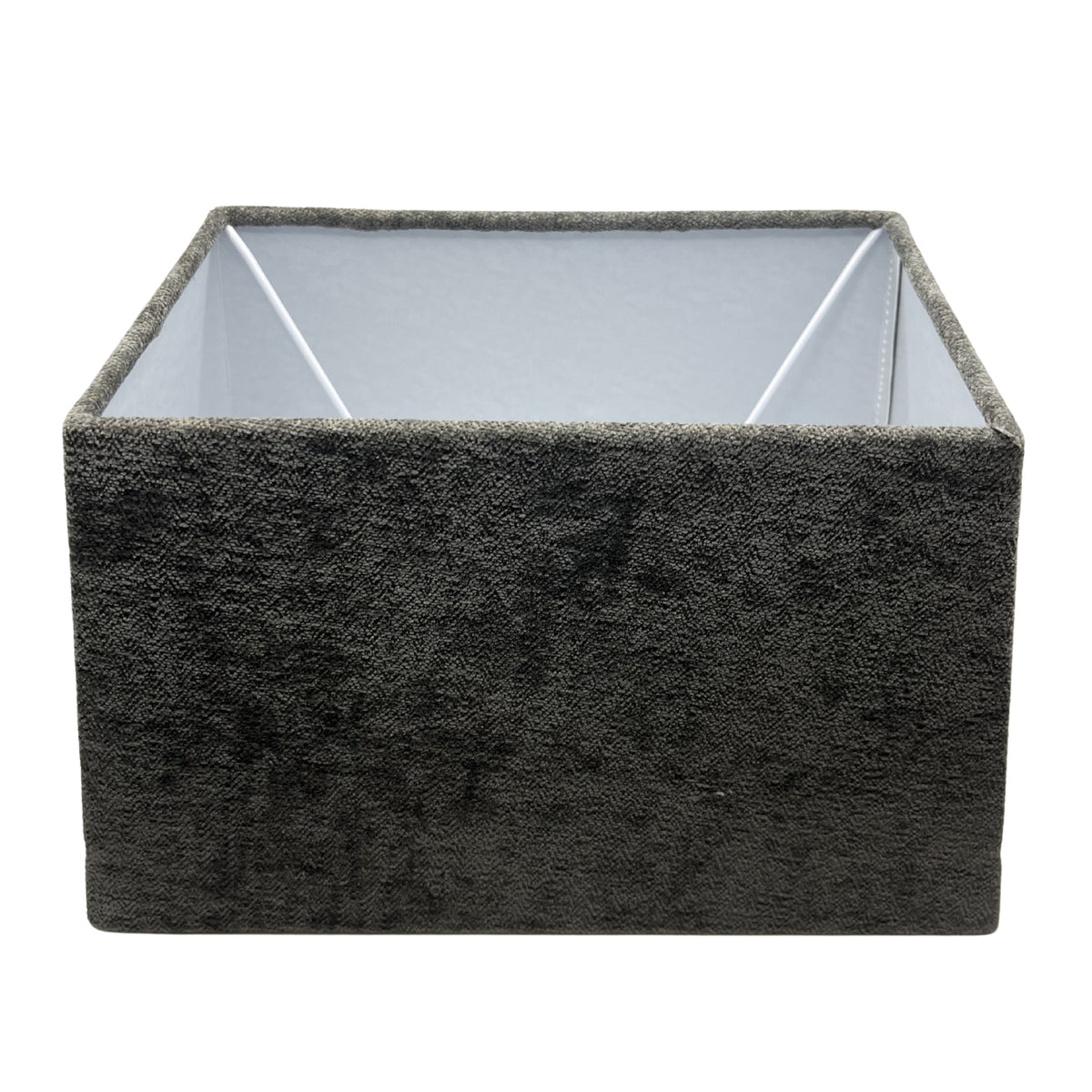 Deze antracieten lampenkap van 18 cm geeft een tijdloze uitstraling. Perfect voor een sfeervolle verlichting in huis.