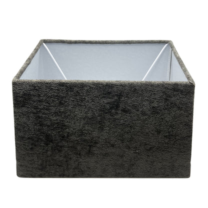 Deze antracieten lampenkap van 18 cm geeft een tijdloze uitstraling. Perfect voor een sfeervolle verlichting in huis.