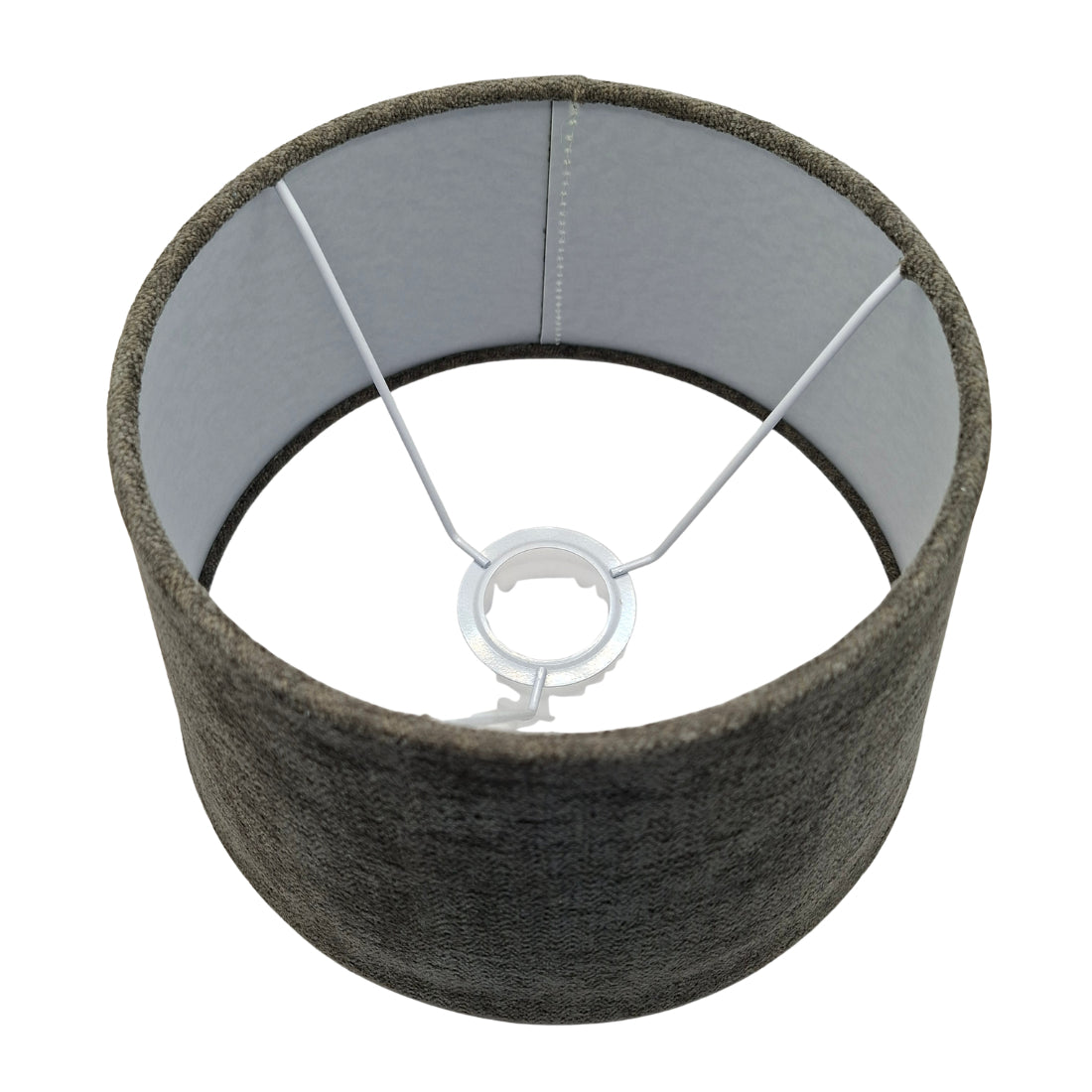 De antracietkleurige lampenkap Drum geeft een moderne touch aan je interieur. Perfect voor elke sfeervolle ruimte.
