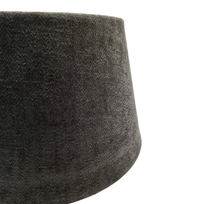 Deze antracietkleurige lampenkap in een drumvorm geeft een moderne uitstraling. Perfect voor sfeervolle verlichting in huis.