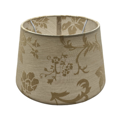 Deze ronde lampenkap in beige voegt een warme uitstraling toe aan je interieur. Perfect voor sfeervolle verlichting!