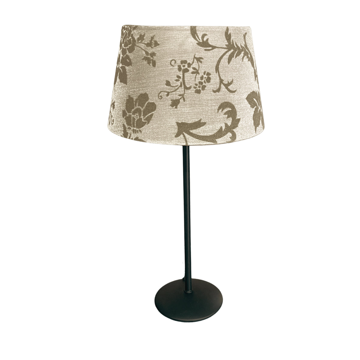 Deze mooie beige lampenkap voegt een warme sfeer toe aan je interieur. Perfect voor een gezellige ambiance in elke ruimte.