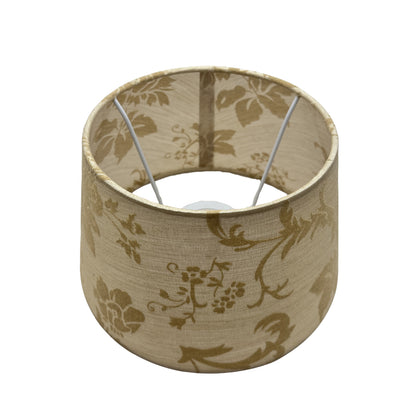 Bovenaanzicht van de beige lampenkap Drum. Deze tijdloze kap voegt warme sfeer toe aan elke kamer met stijl.