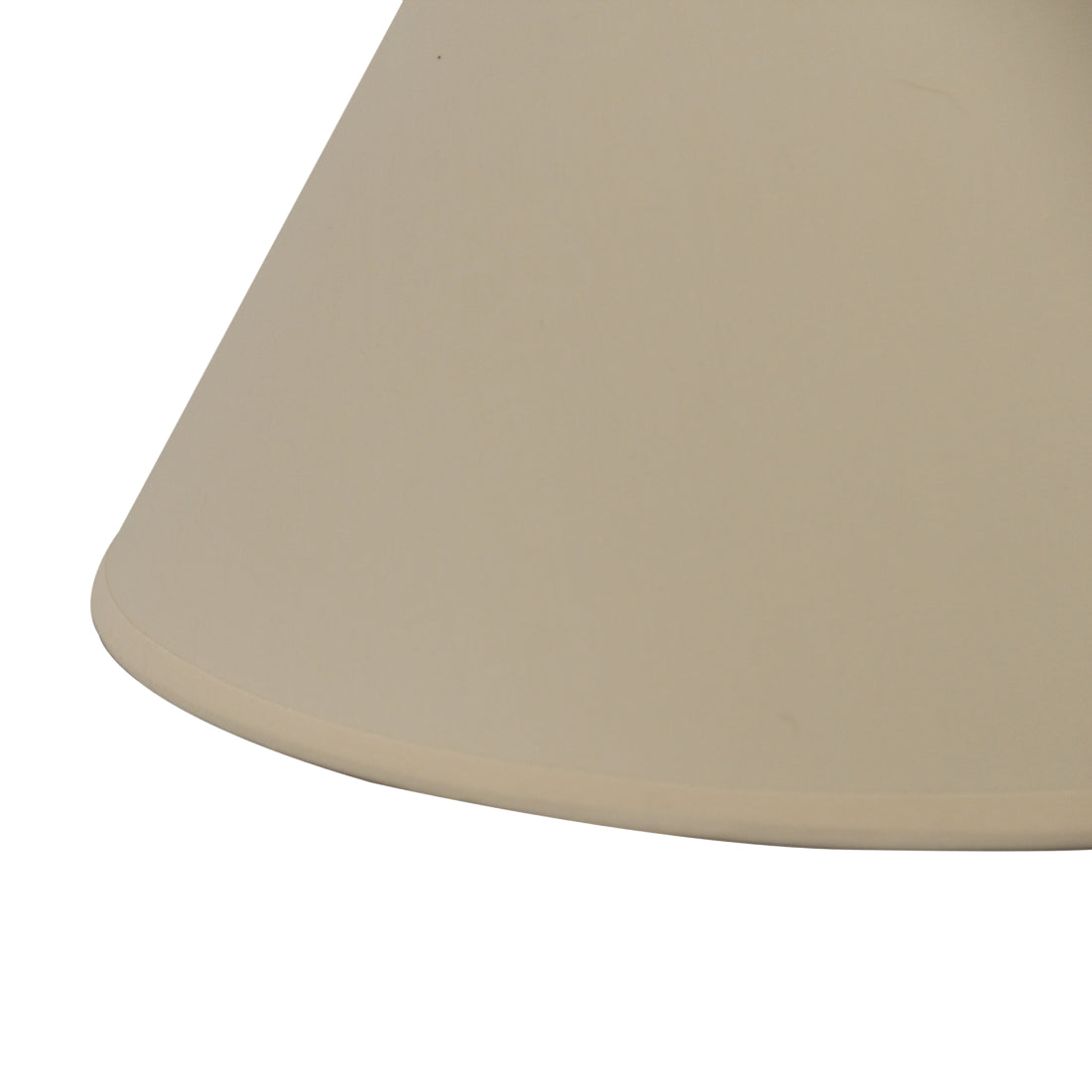 Deze beige lampenkap geeft een warme, uitnodigende gloed. Perfect voor een sfeervolle inrichting in elke kamer.