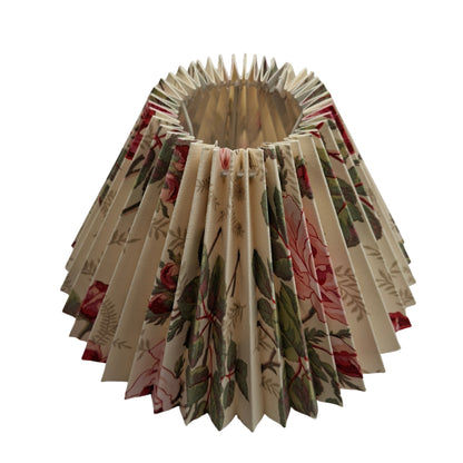 Elegante lampenkap in crème, beige en groen. Perfect voor het creëren van een warme sfeer in je interieur.