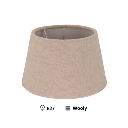 De beige lampenkap Drum voegt een tijdloze charme toe aan elke ruimte. Perfect voor een sfeervolle verlichtingservaring.