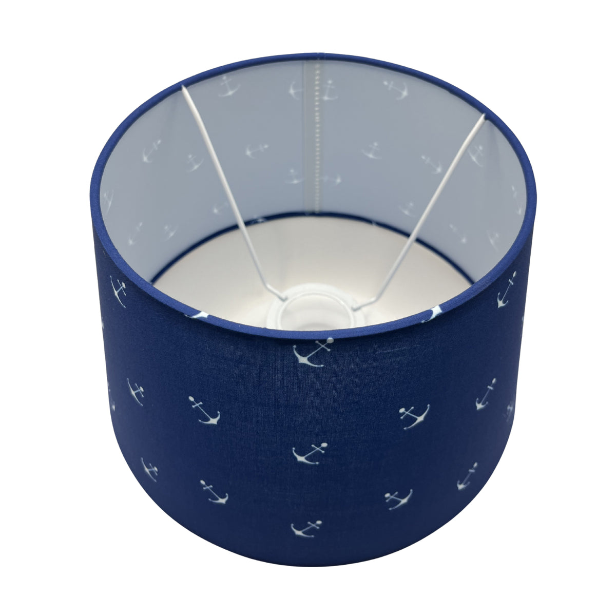Detailopname van de lichtblauwe Anker tafellamp. Perfect voor een frisse, moderne uitstraling in je interieur.