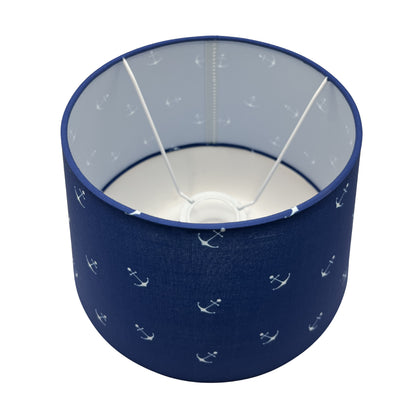 Detailopname van de lichtblauwe Anker tafellamp. Perfect voor een frisse, moderne uitstraling in je interieur.