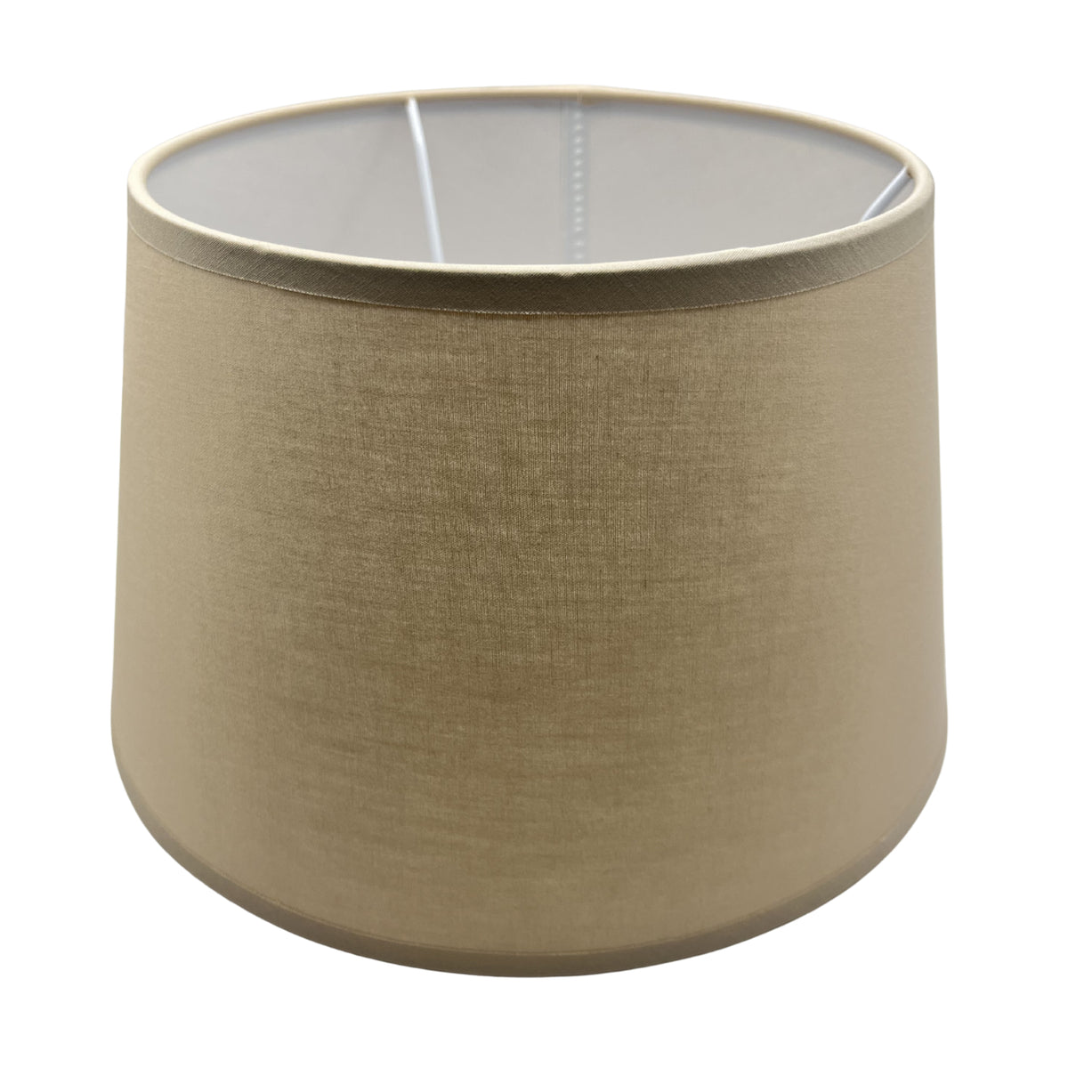 Deze cappuccino-kleurige lampenkap geeft een warme sfeer aan je interieur. Perfect voor een gezellige hoek in huis.