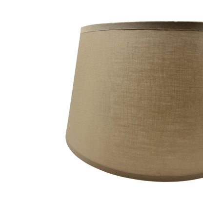 Deze cappuccino lampenkap voegt warmte toe aan je interieur. Perfect voor een sfeervolle verlichting in elke ruimte.