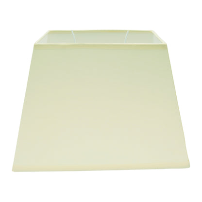 De crèmekleurige lampenkap Conica voegt een warme toets toe aan je interieur. Perfect voor een sfeervolle uitstraling.