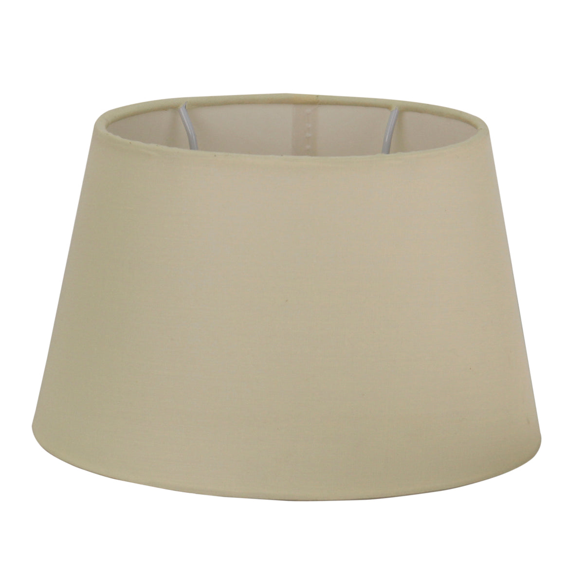 Deze crèmekleurige lampenkap voegt een warme, elegante touch toe aan je interieur. Perfect voor sfeervolle verlichting.