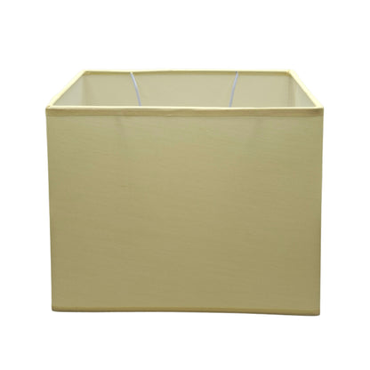 Deze crèmekleurige lampenkap voegt een warme sfeer toe aan elke ruimte. Perfect voor een stijlvolle afwerking van uw lamp.