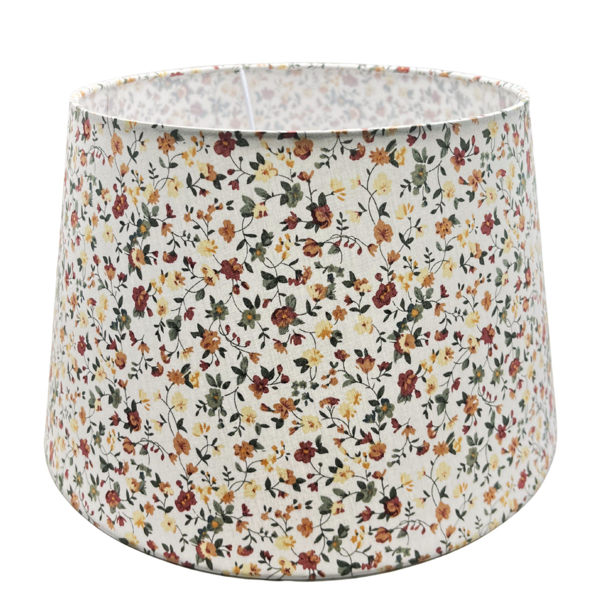 De crèmekleurige lampenkap Drum voegt warmte toe aan elke ruimte. Perfect voor een sfeervolle ambiance in huis.