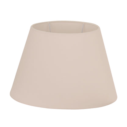 Deze crèmekleurige lampenkap geeft een warme, uitnodigende uitstraling aan elke ruimte. Perfect voor sfeervolle verlichting.