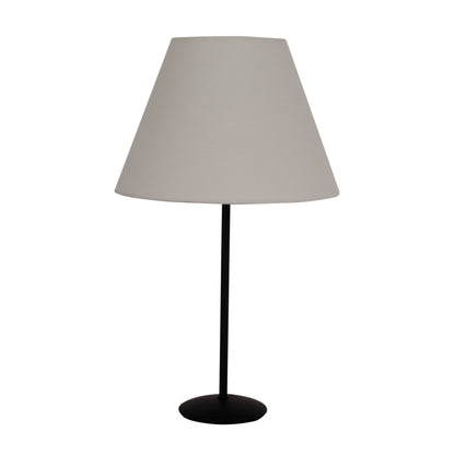 Deze crèmekleurige lampenkap voegt een warme, stijlvolle sfeer toe aan je interieur. Perfect voor een gezellige ambiance.