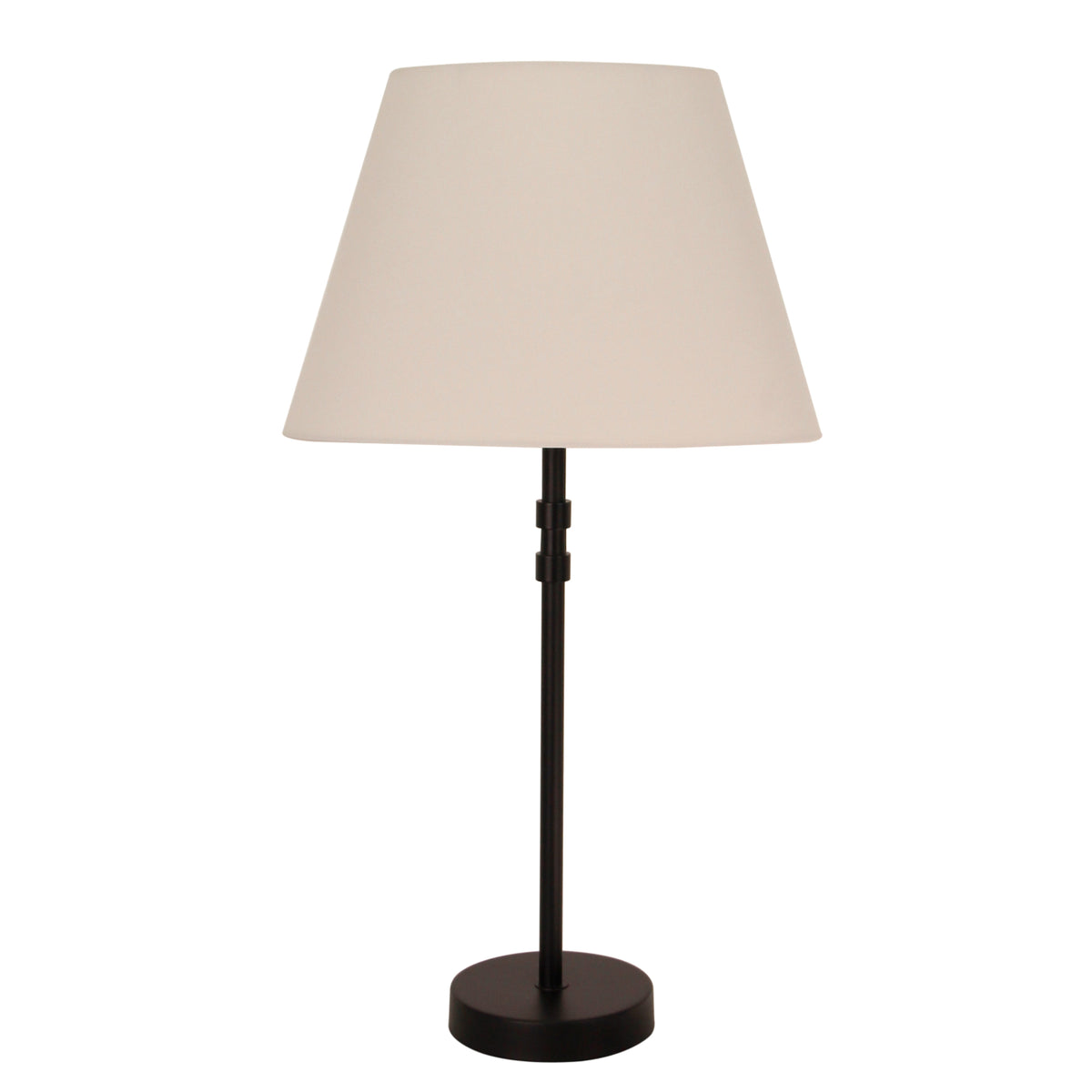 Een warme, crèmekleurige lampenkap die een gezellige sfeer oproept. Perfect voor elke ruimte waar je wilt ontspannen.