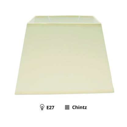 De cremekleurige lampenkap Conica voegt een warme toets toe aan elke ruimte. Perfect voor sfeervolle verlichting en stijl.