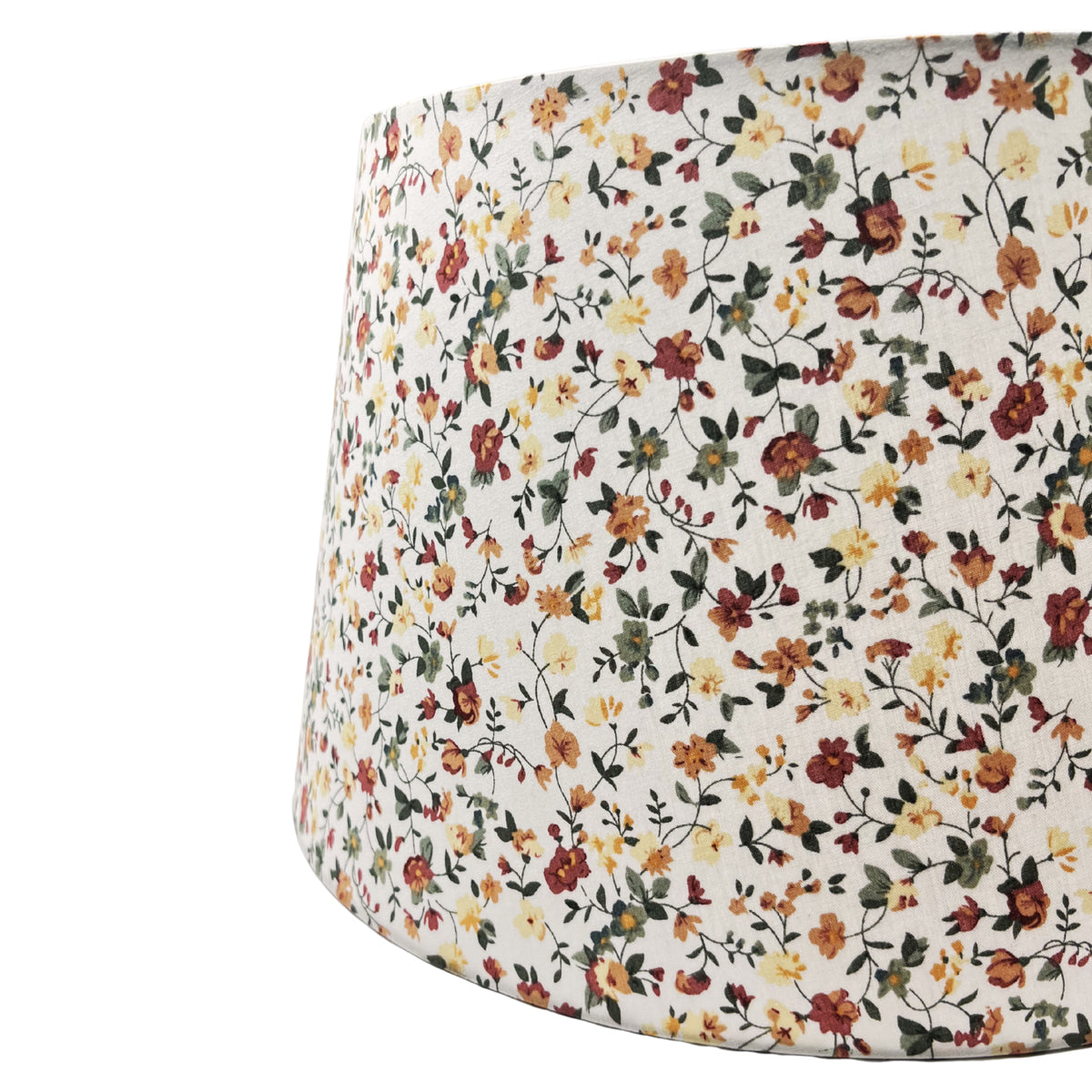 Detail van de crèmekleurige lampenkap Drum, perfect voor een warme sfeer in elke ruimte. Creëer een uitnodigende ambiance.