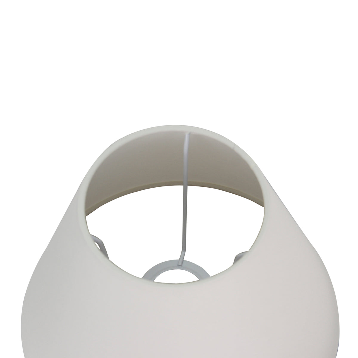 Detail van de crèmekleurige lampenkap Top met een moderne uitstraling. Perfect voor het creëren van een warme sfeer.