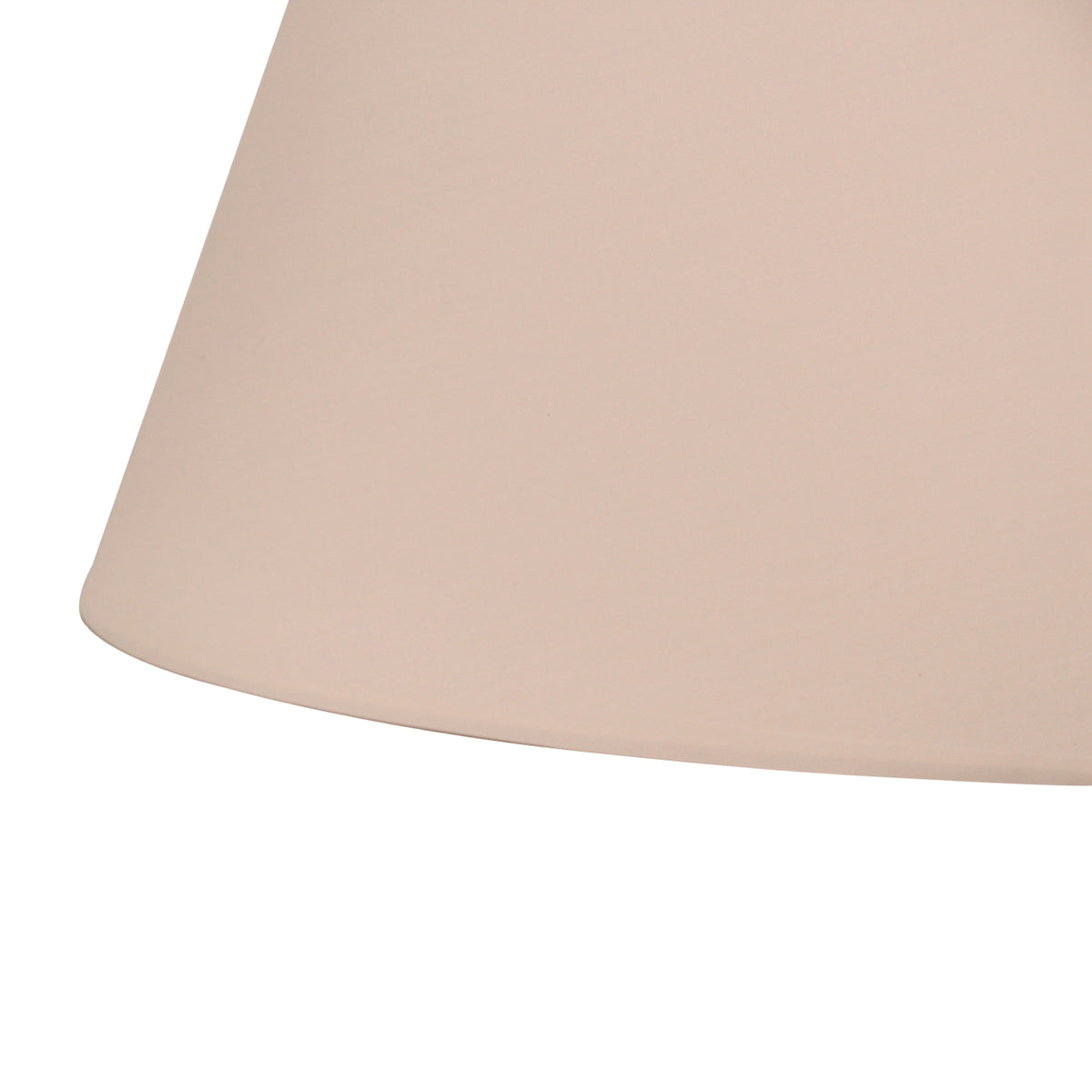Een gedetailleerde kijk op de crèmekleurige lampenkap Oval. Voegt een warme, uitnodigende sfeer toe aan elk interieur.