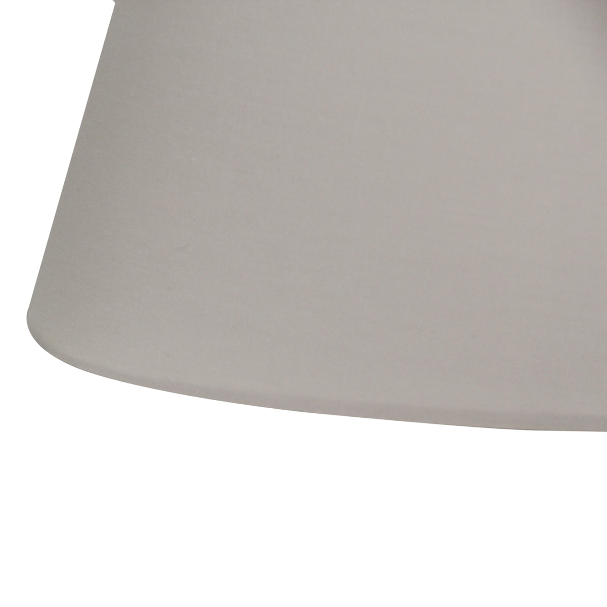 Detail van de crèmekleurige lampenkap Oval, perfect voor een warme sfeer in elke kamer. Voeg stijl toe aan je inrichting.
