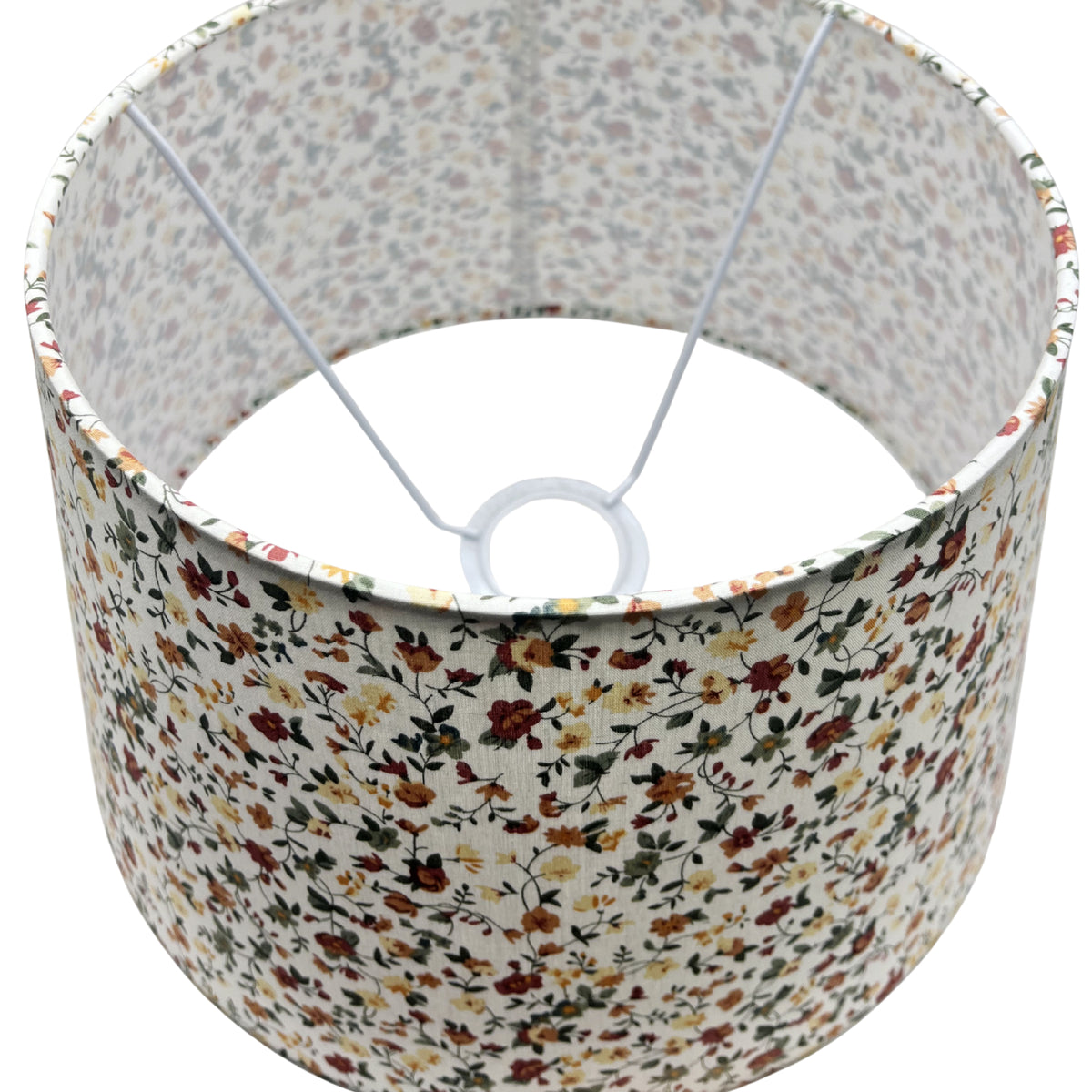 Bovenaanzicht van de crèmekleurige lampenkap in drumvorm. Perfect voor het creëren van een warme, sfeervolle ambiance.