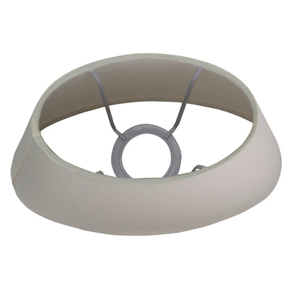 Een sfeervolle crèmekleurige lampenkap met een ovale vorm. Perfect voor het toevoegen van warmte aan je interieur.