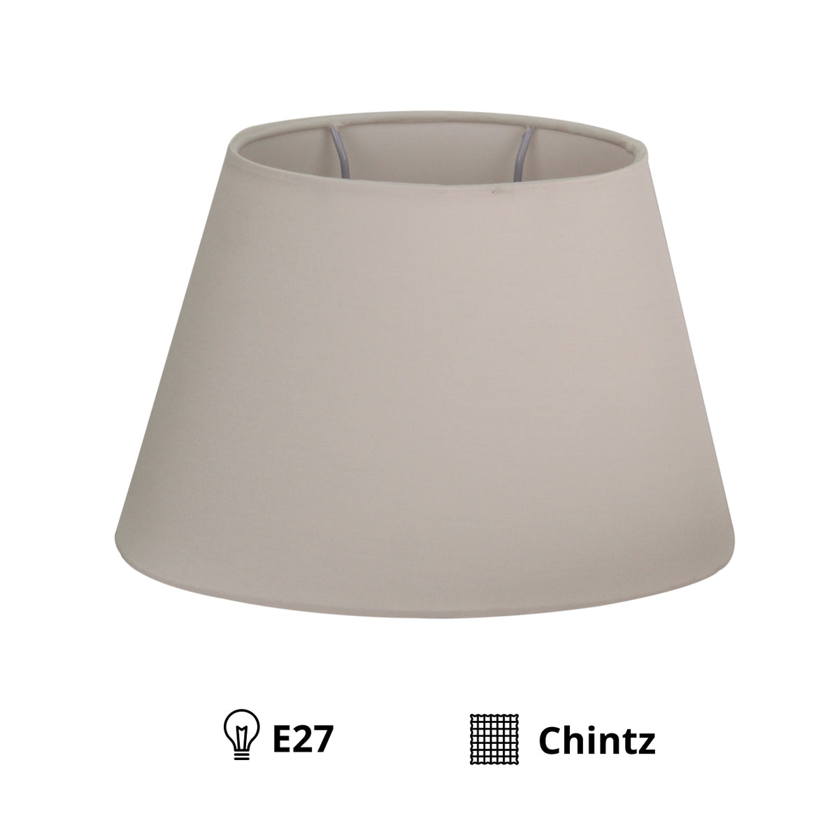De crèmekleurige lampenkap Oval voegt warmte toe aan jouw interieur. Perfect voor een sfeervolle verlichting in elke kamer.