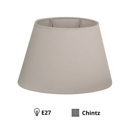 De crèmekleurige lampenkap Oval voegt warmte toe aan jouw interieur. Perfect voor een sfeervolle verlichting in elke kamer.