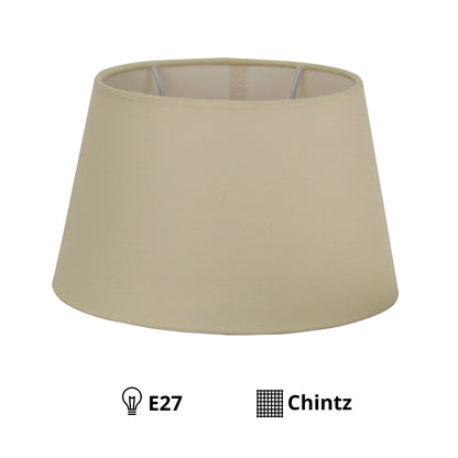 Deze gedetailleerde lampenkap in crème biedt een elegante uitstraling. Perfect voor een sfeervolle ambiance in huis.